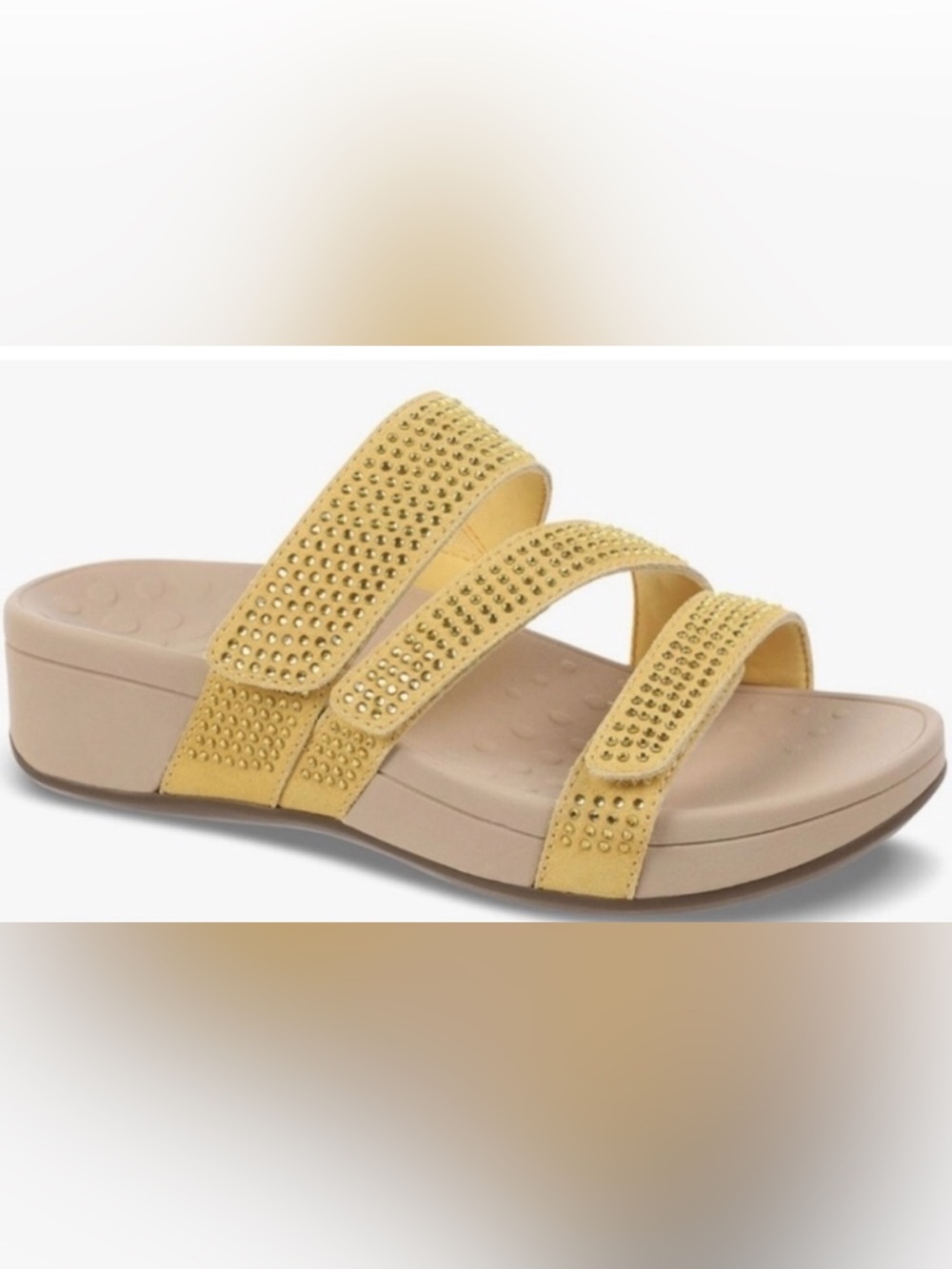Women’s Vionic Alexis sandals feature pale yellow Size 7